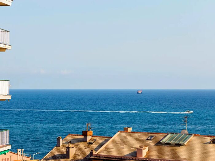 Appartamento con 6 locali in vendita in Via Murcarolo, Genova