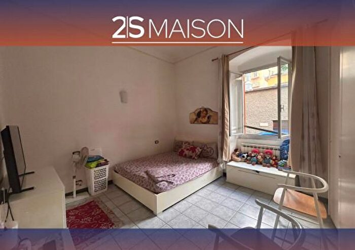 Appartamento quadrilocale in vendita in Via Enrico Cernuschi, Genova