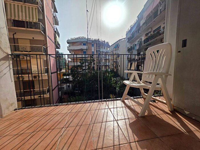 Appartamento trilocale in affitto in Via Santa Maria della Libera, Vomero, Napoli