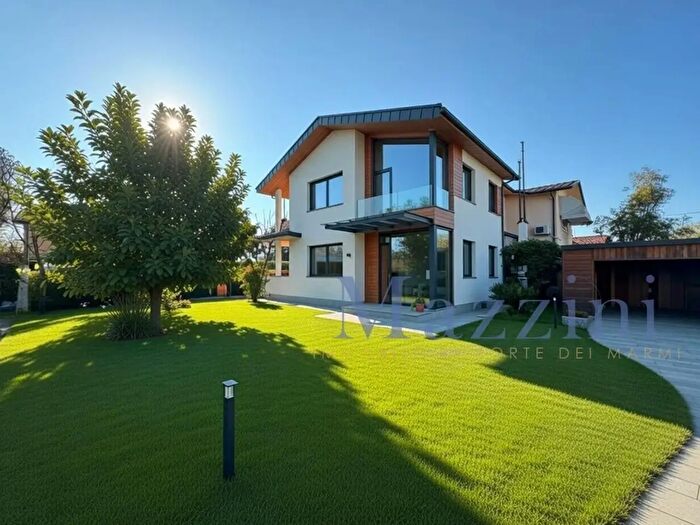 Casa con 9 locali in vendita in Via Civitali, Forte Dei Marmi