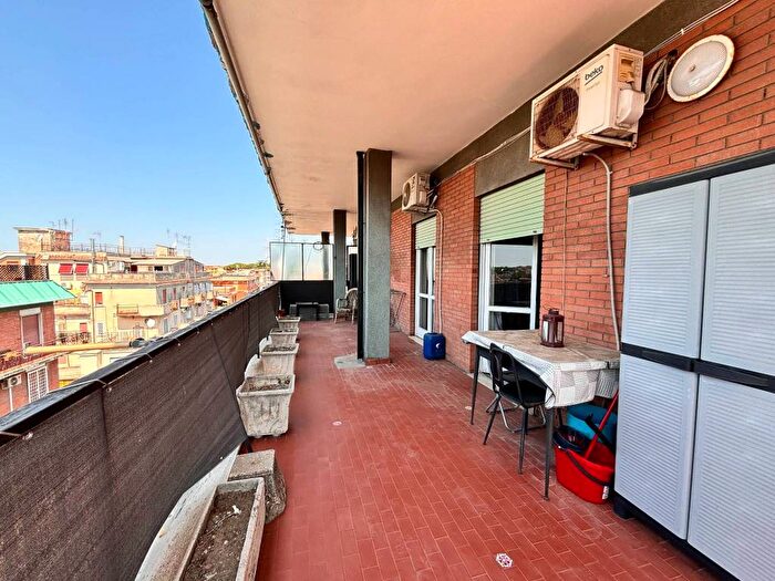 Appartamento trilocale in affitto in Via Endimione, Torre Angela, Roma