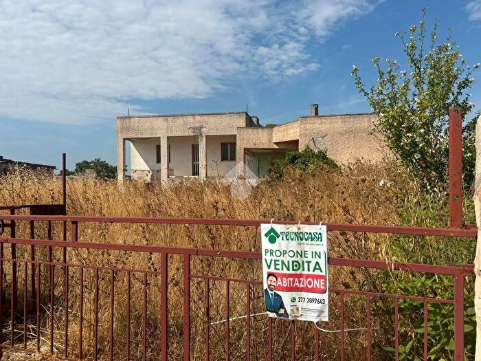 Casa con 15 locali in vendita in Contrada Carpari, Martina Franca