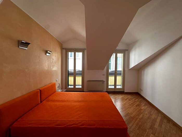 Appartamento quadrilocale in affitto in Via Madonnina, Brera, Milano