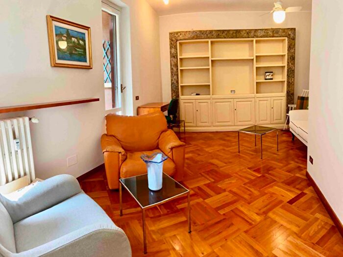 Appartamento bilocale in affitto in Via della Moscova, Turati, Milano