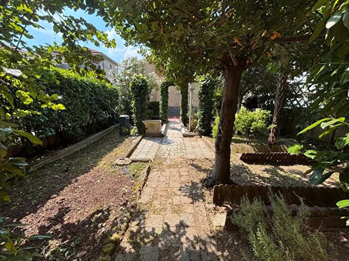 Casa bilocale in vendita in Via Niccolò Machiavelli, Limbiate