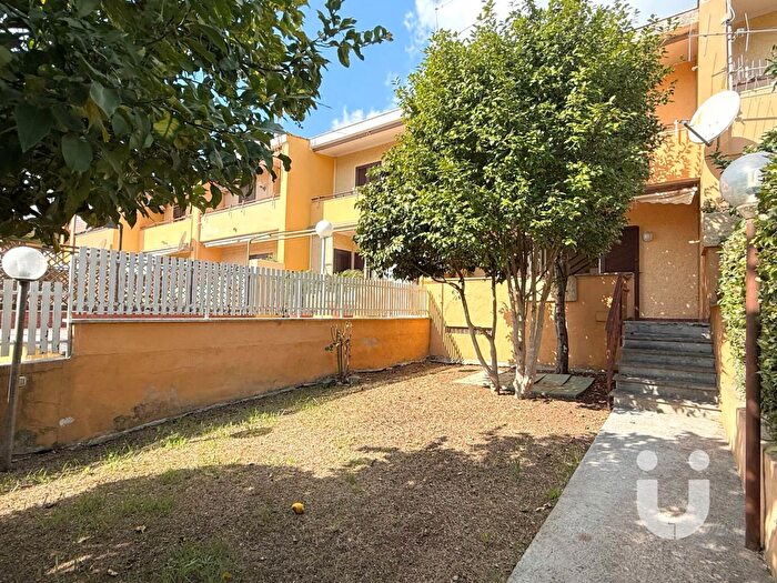 Casa con 6 locali in vendita in Via Acquavivola, Velletri