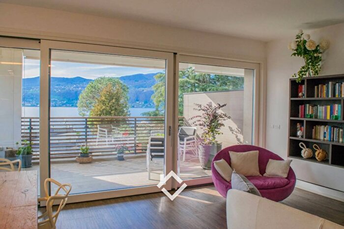 Appartamento trilocale in vendita in Via Roma, Ranco