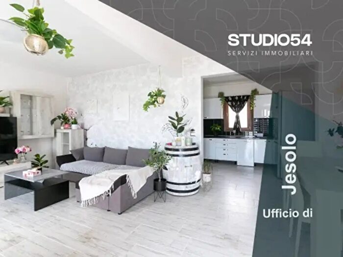 Casa trilocale in vendita in Via Volturno, Caorle