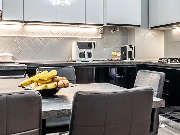 Appartamento trilocale in vendita in Via Manzoni, Imola