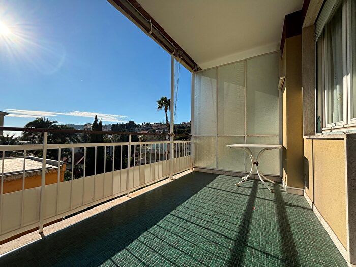 Appartamento trilocale in vendita in Via Hope, Sanremo