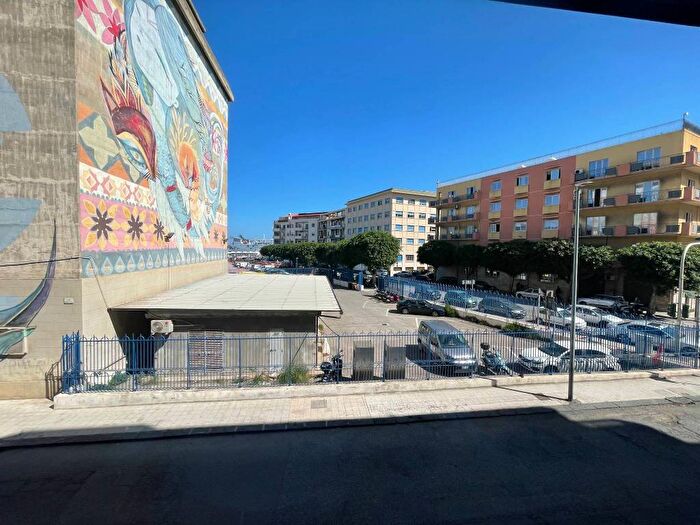 Appartamento trilocale in affitto in Via Magazzini Generali, Centro Storico, Messina