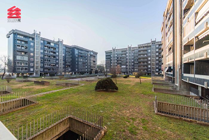 Appartamento quadrilocale in vendita in Viale Giulio Cesare, Novara