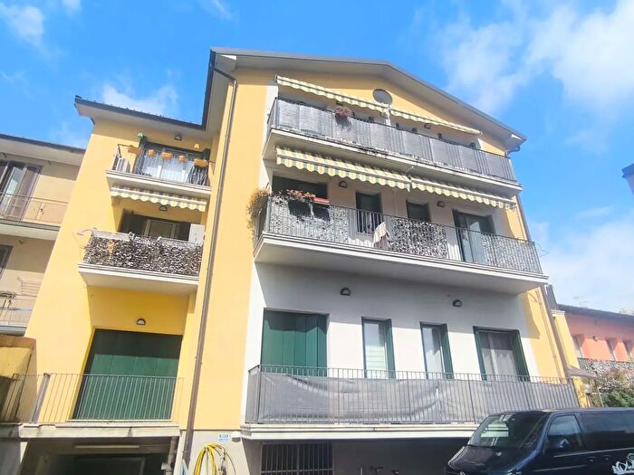 Appartamento trilocale in vendita in Via Tonale, Varese