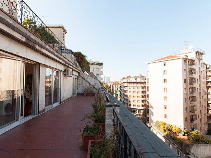 Appartamento con 5 locali in affitto in Via Plinio, Città Studi, Milano