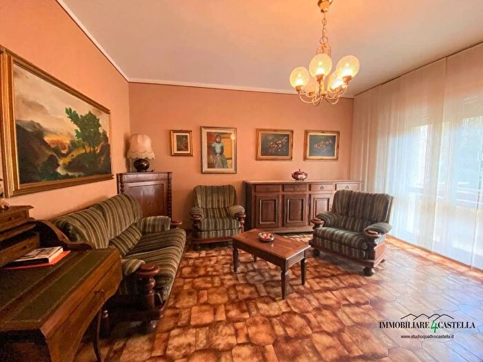 Casa quadrilocale in vendita in Via Aldo Moro Casina, Casina