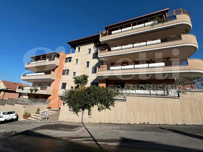 Appartamento trilocale in vendita in Via Massimo Luciano Consoli, Marino