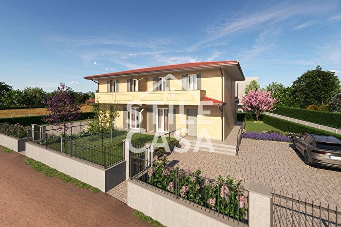 Casa quadrilocale in vendita in E Cozzile, Massa E Cozzile