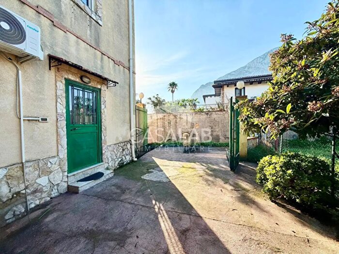 Appartamento con 5 locali in vendita in Via Sandro Pertini Bis, Cinisi