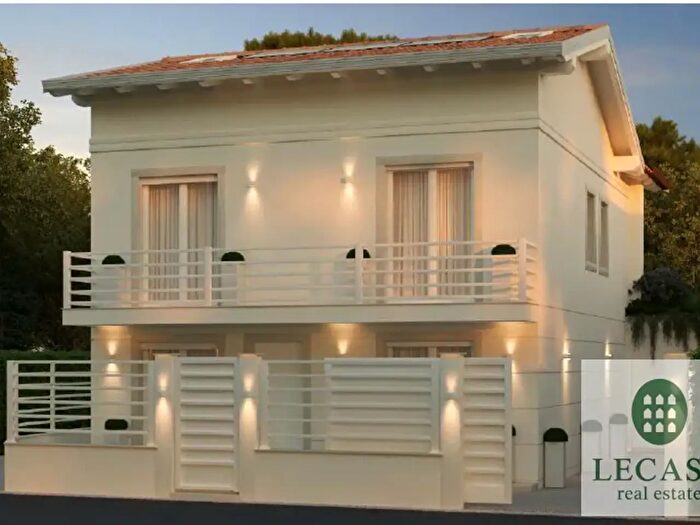 Casa con 5 locali in vendita in Forte Dei Marmi