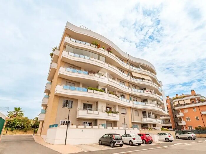 Appartamento quadrilocale in vendita in Via Andrea Cascella, Roma
