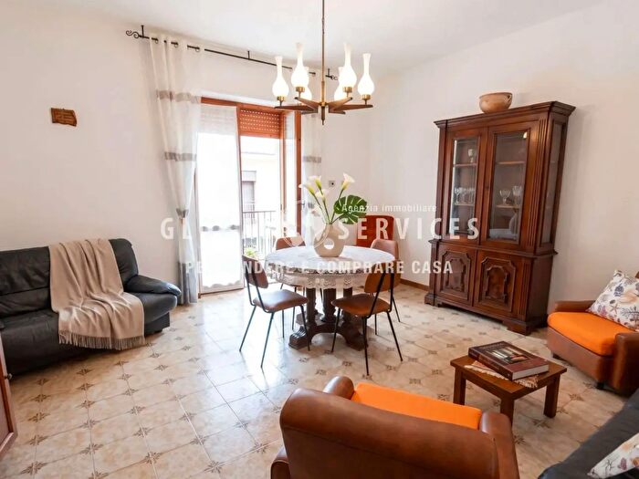 Case in Vendita e in Affitto - 3