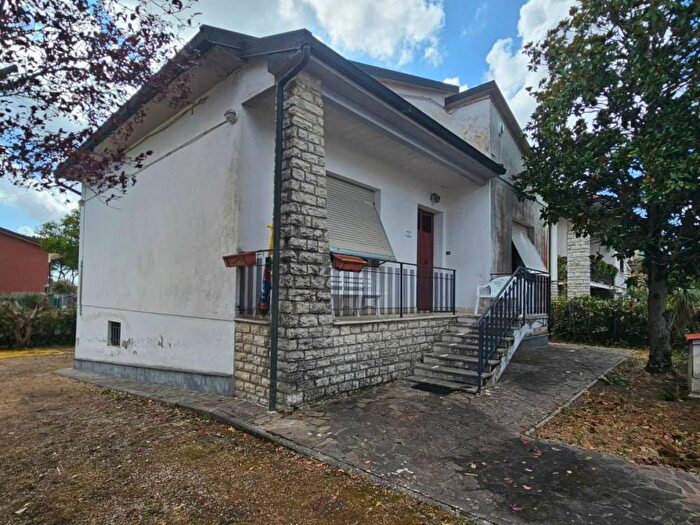Casa con 6 locali in affitto in Via Leonardo Da Vinci, Vicarello, Collesalvetti