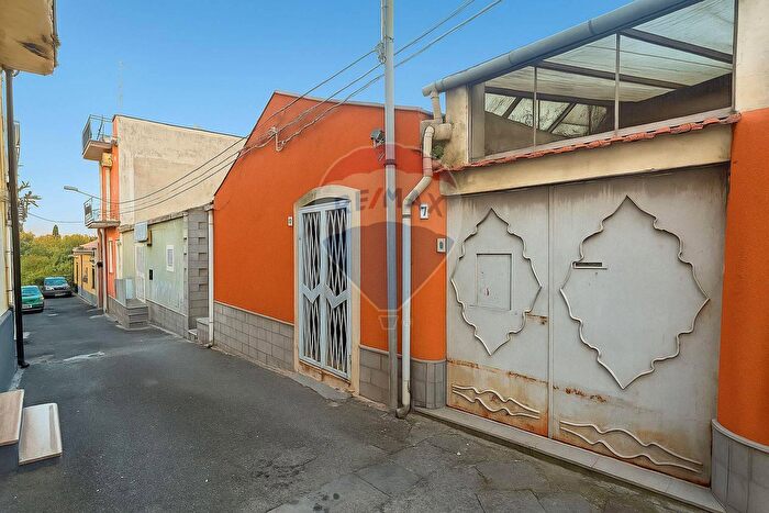 Casa quadrilocale in vendita in Via Salimbene, Giarre