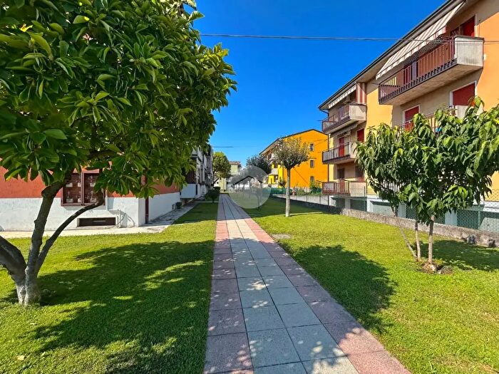 Appartamento quadrilocale in vendita in Via Barbarani Berto, Castel D'Azzano