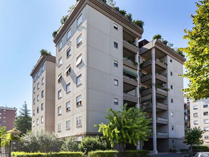 Appartamento trilocale in affitto in Viale della Grande Muraglia, Torrino, Roma