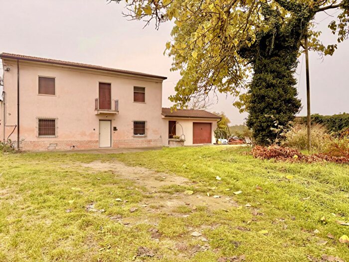 Casa quadrilocale in vendita in Via Crosarona, Minerbe