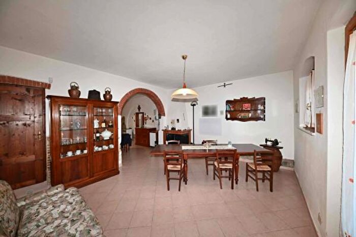 Casa con 6 locali in vendita in Marciano Della Chiana