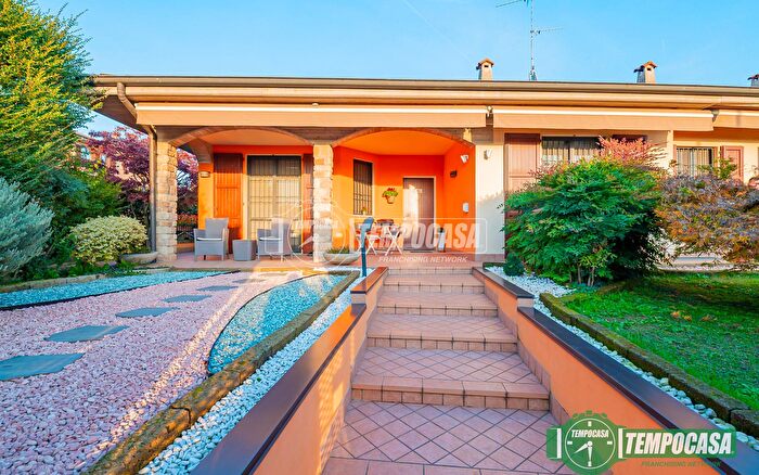 Casa quadrilocale in vendita in Via Repubblica, Salerano Sul Lambro