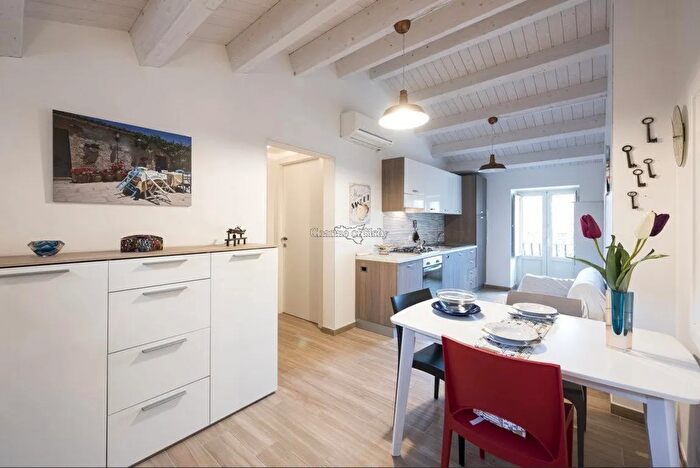 Casa con 6 locali in vendita in Modica