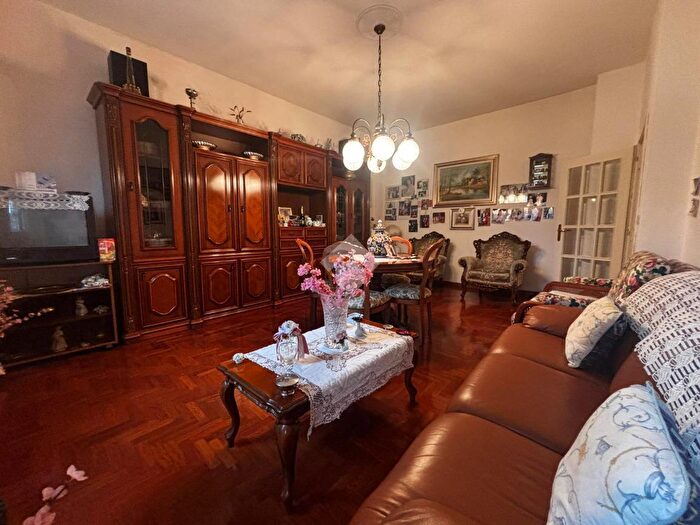 Appartamento trilocale in vendita in Via Montefiorino, Reggio Emilia