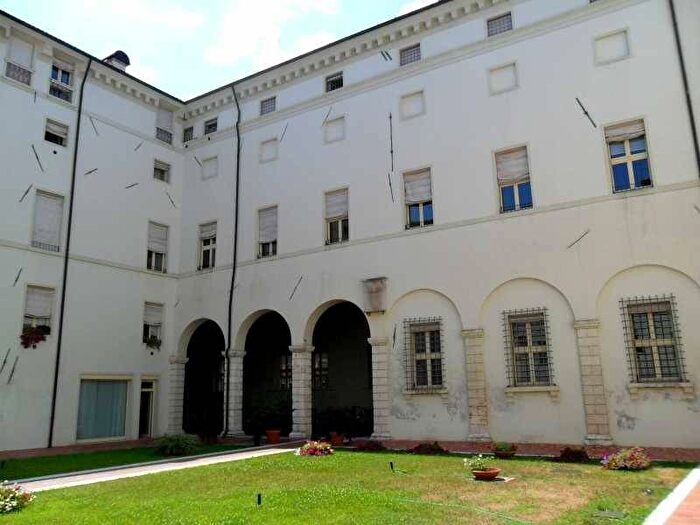 Appartamento bilocale in affitto in Via Giuseppe Garibaldi, Centro Storico, Ferrara