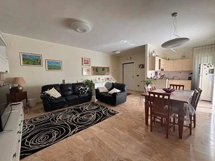 Appartamento con 5 locali in vendita in Via Ponte Cavalcavia, Notaresco