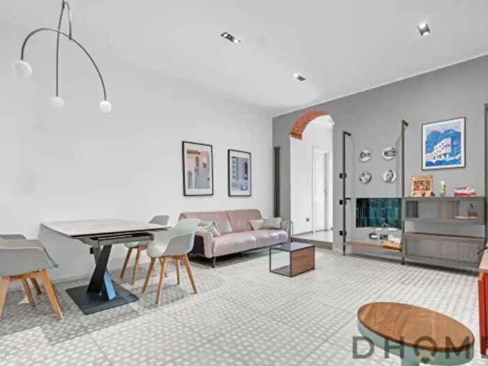 Appartamento trilocale in vendita in Via Conte Rosso, Milano