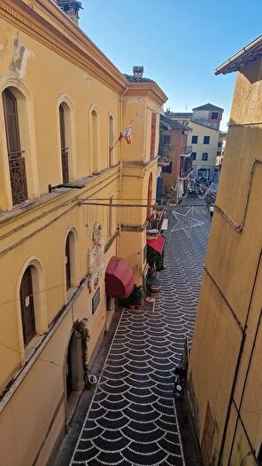Appartamento quadrilocale in vendita in Perugia Passignano sul Trasimeno, Perugia