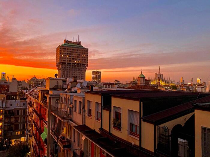 Casa trilocale in affitto in Via Santa Sofia, Missori, Milano