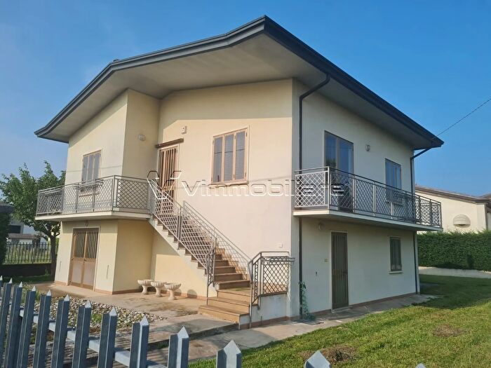 Casa con 7 locali in vendita in Via Peraro, Noventa Vicentina