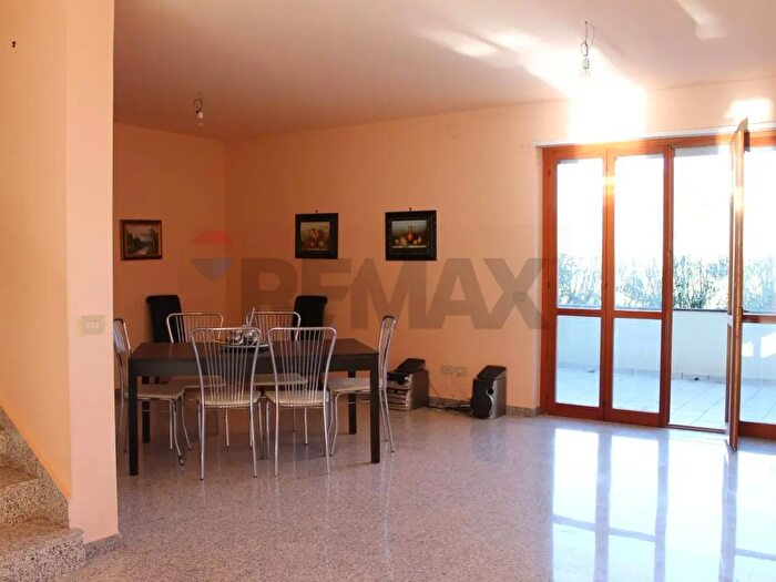 Casa con 9 locali in vendita in Santa Maria Imbaro