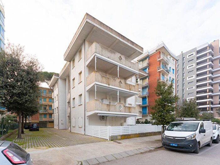 Appartamento trilocale in affitto in Viale Giovanni Pascoli, Lido degli Estensi, Comacchio