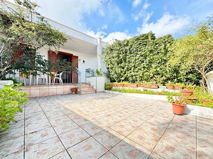 Casa quadrilocale in vendita in Viale dei Sultani Snc, Melendugno