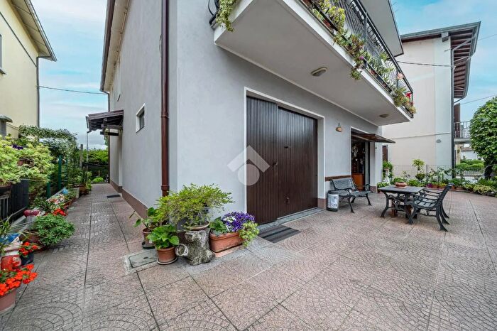 Casa con 6 locali in vendita in Via E Pelgreffi, Novellara