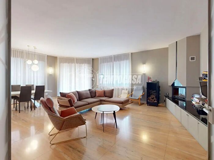 Appartamento con 6 locali in vendita in Via Varese, Settimo Torinese