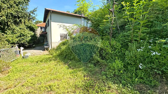 Casa con 10 locali in vendita in Via Ponte, Serra Ricco