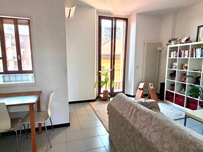 Appartamento bilocale in affitto in Alzaia Naviglio Pavese, Navigli Darsena, Milano
