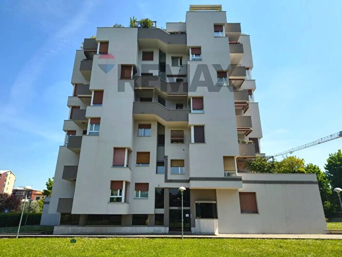 Appartamento trilocale in vendita in Via Valosa di Sopra, Monza