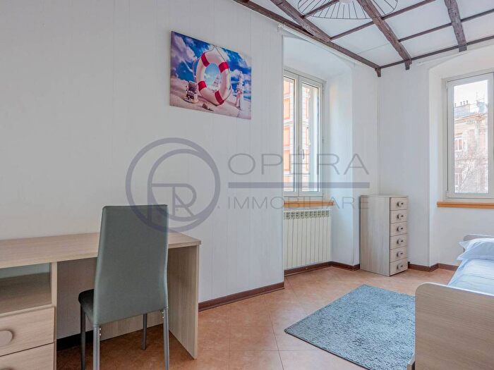 Appartamento con 6 locali in affitto in Via Massimo dAzeglio, Largo Barriera Ospedale Maggiore, Trieste