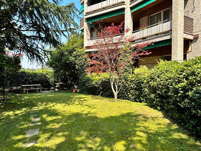 Appartamento con 6 locali in affitto in Piazzale dello Sport, San Siro, Milano